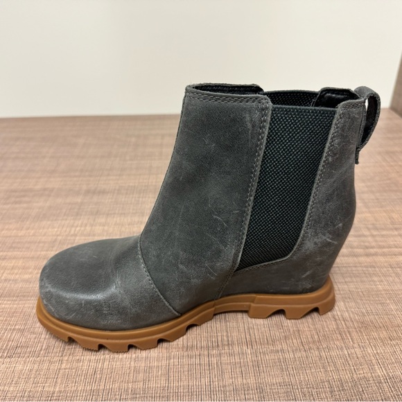 SOREL WOMENS 6.5  Distressed GRAY LEATHER WEDGE BOOT BOOTIE - Picture 6 of 9